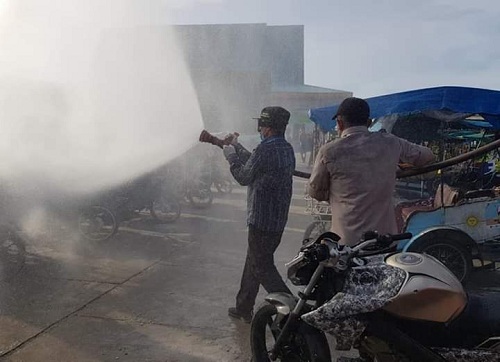 Wabup Said Hasyim Pimpin Penyemrotan Massal Disinfektan di Kota Selatpanjang