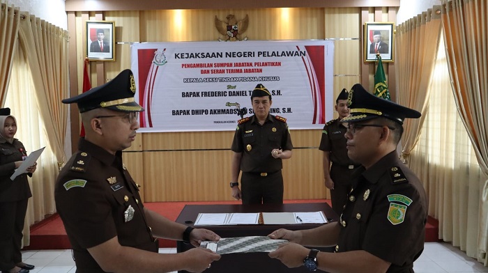 Kejari Pelalawan Lantik Dhipo Sembiring Sebagai Kasi Pidsus