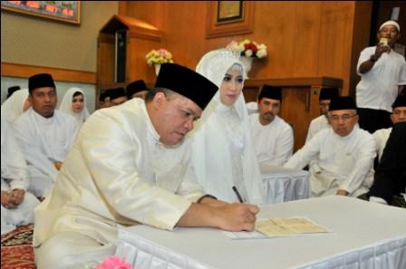Pernikahan Pertama Kandas Dengan Perceraian, Bupati Yopi Persunting Rezita Meylani