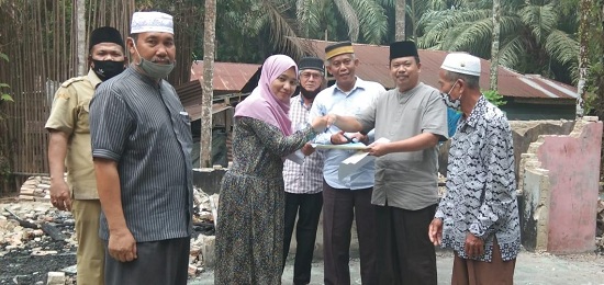 Lembaga Adat Melayu Riau Kawasan Bantu Keluarga Korban Kebakaran