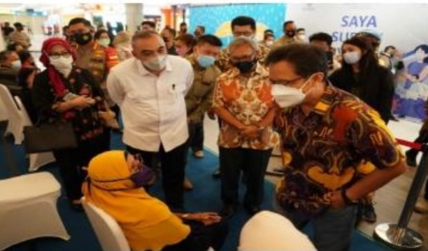 Menkes Tinjau Pelaksanaan Vaksinasi Lansia di Tangerang, Tegaskan Prokes Tetap Utama