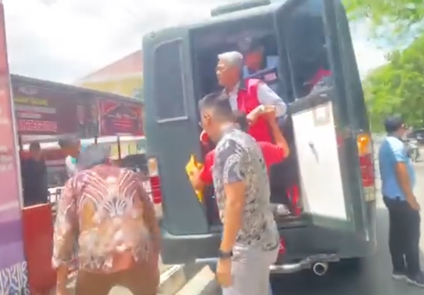 Anggota DPR Riau H Sukarmis Ditahan Kejari Kuansing