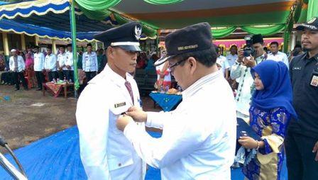 Bupati Irwan Lantik Penjabat Kepala Desa Bina Sempian Kecamatan Rangsang