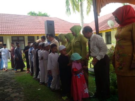 Peringatan ke-56 Hari Bhakti Adyaksa, Kejari Pelalawan Santuni Anak Yatim 