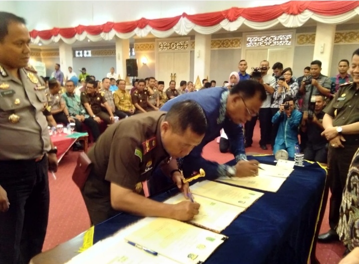 Bupati Rohil Teken MoU APIP dan APH