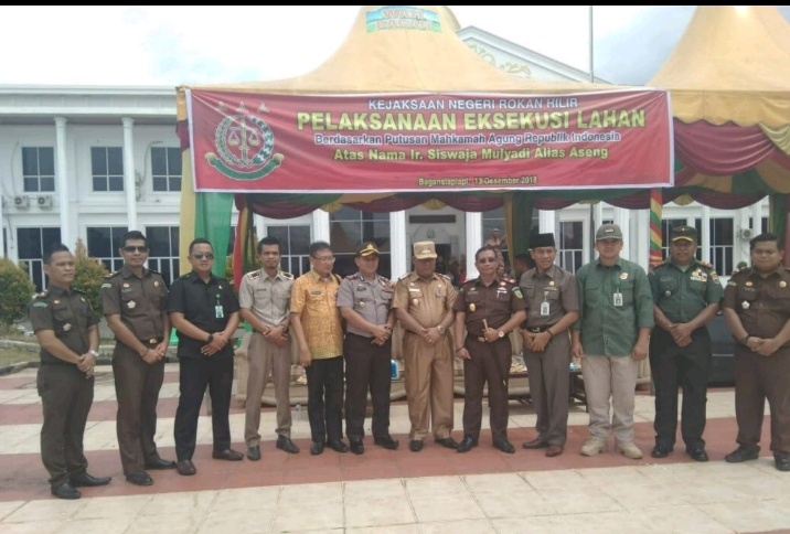 453 Hakter Kebun Milik Oknum DPRD Riau Dieksekusi Kejari Rohil