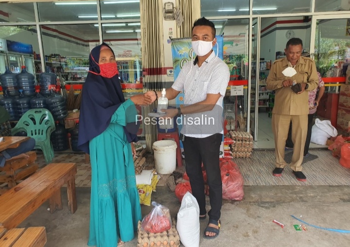 Swalayan Ledimart Bagikan Masker dan Hand Sanitizer ke Masyarakat