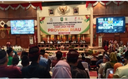 Empat Mantan Gubernur dan Dua Mantan Ketua DPRD Hadiri Paripurna HUT Riau ke-65