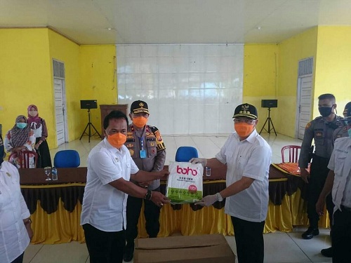 Pemprov Bengkulu Saluran Bantuan Beras Ke Masyarakat Benteng Terdampak Covid-19