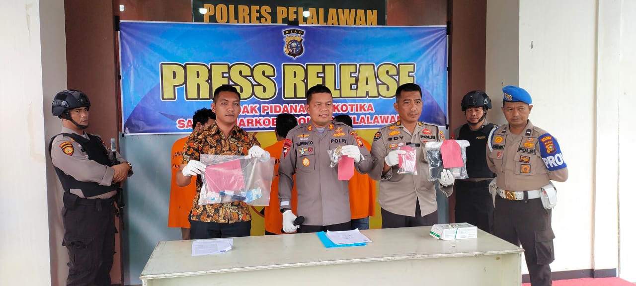 Polres Pelalawan Ciduk Pelaku Narkoba, Satu Diantaranya Bawa Senpi Rakitan