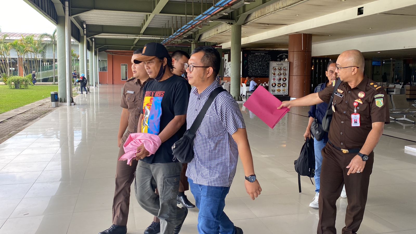 Kejari Pelalawan Tahan Kontraktor Pelaksana Kasus Sampan di Dinas Perikanan & Kelautan