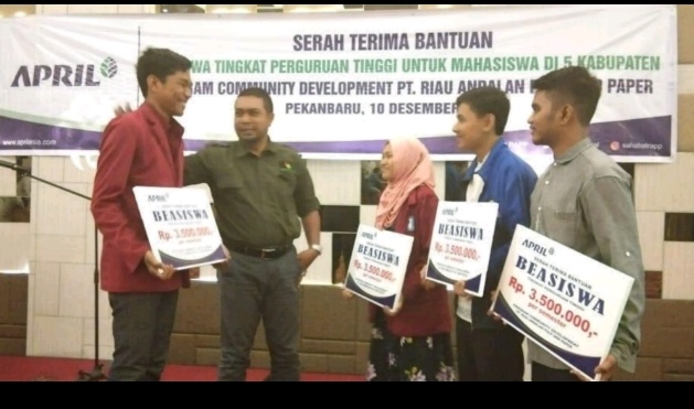 100 Mahasiswa Riau Terima Beasiswa Dari RAPP