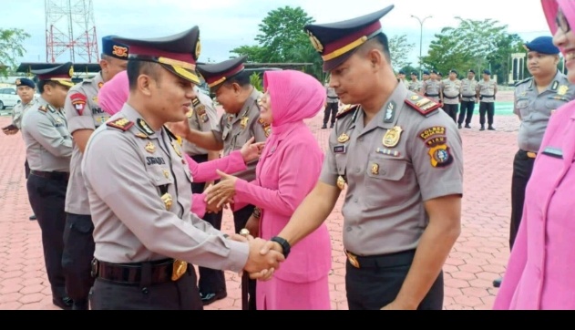 Kapolres Rohil Pimpin Upacara Kenaikan Pangkat