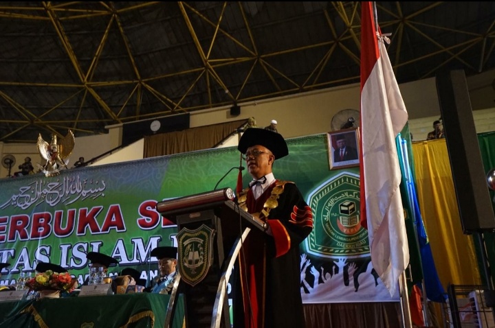 Nurhakim  Raih IPK Tertinggi 3,89  Rektor Beberkan Prestasi Akademik di Wisuda UIR 2020