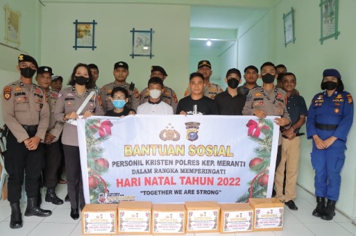 Sambut Natal, Personel Kristiani Polres Meranti Salurkan Bansos Kepada Jemaat Gereja