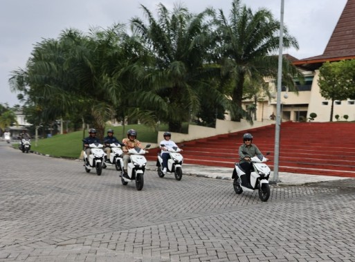 PTPN V Perdana Manfaatkan Kendaraan Operasional Listrik