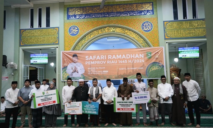 Pemprov Riau Salurkan Bantuan Pada Safari Ramadahan di Kepulauan Meranti 