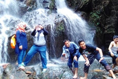Pesona Air Terjun Guruh Gemurai