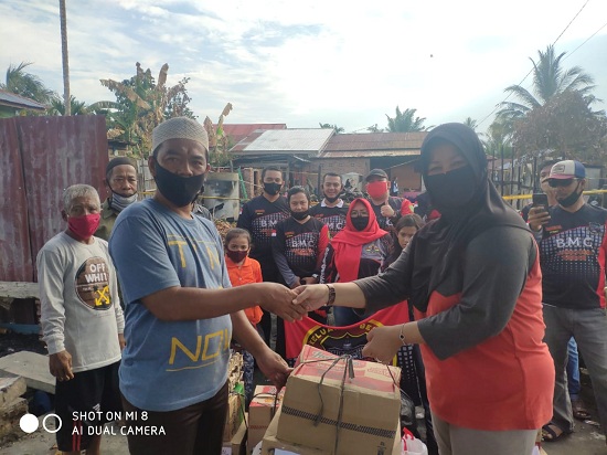 Peduli Korban Kebakaran, BMC Ikut Bantu Sembako 