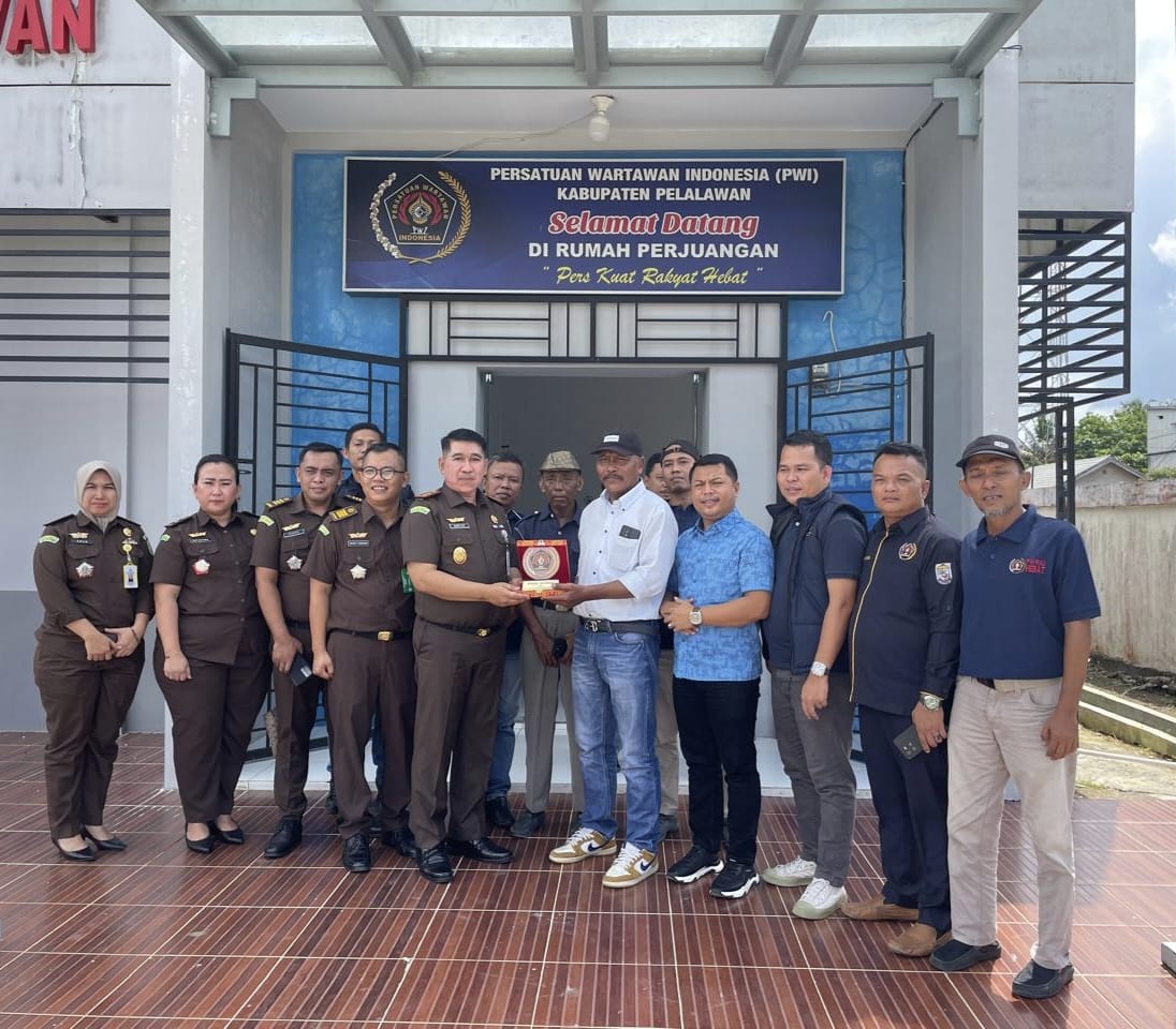 Silaturahmi ke PWI Pelalawan,Kajari : Sebaik Apapun Kinerja Kami Masyarakat Tidak Tau Tanpa Media