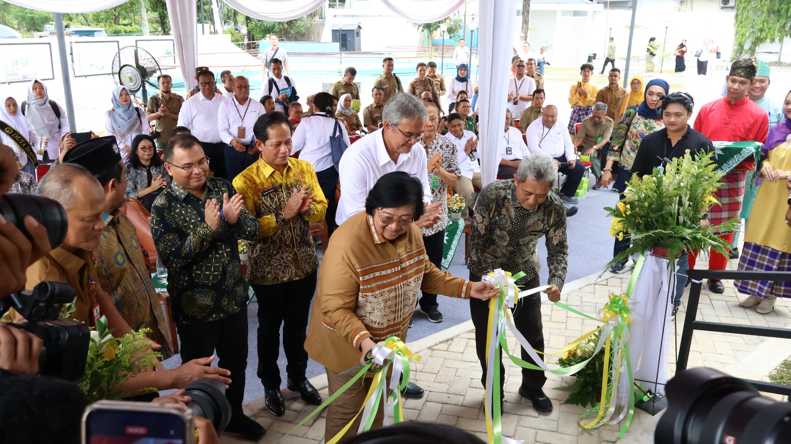Jadi Solusi Lingkungan, Menteri LHK Resmikan Ekoriparian UMRI dan Unilak Dibangun PHR  