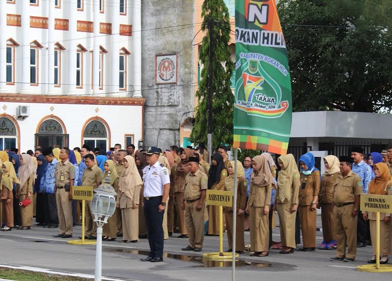 Pakaian Belang-Belang Saat Apel,  Bupati  Rohil 'Semprot' Ratusan ASN