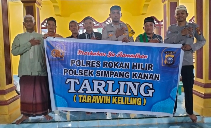 Personil Polsek Simpang Kanan Gelar Tarawih Keliling di Masjid Nurul Iman