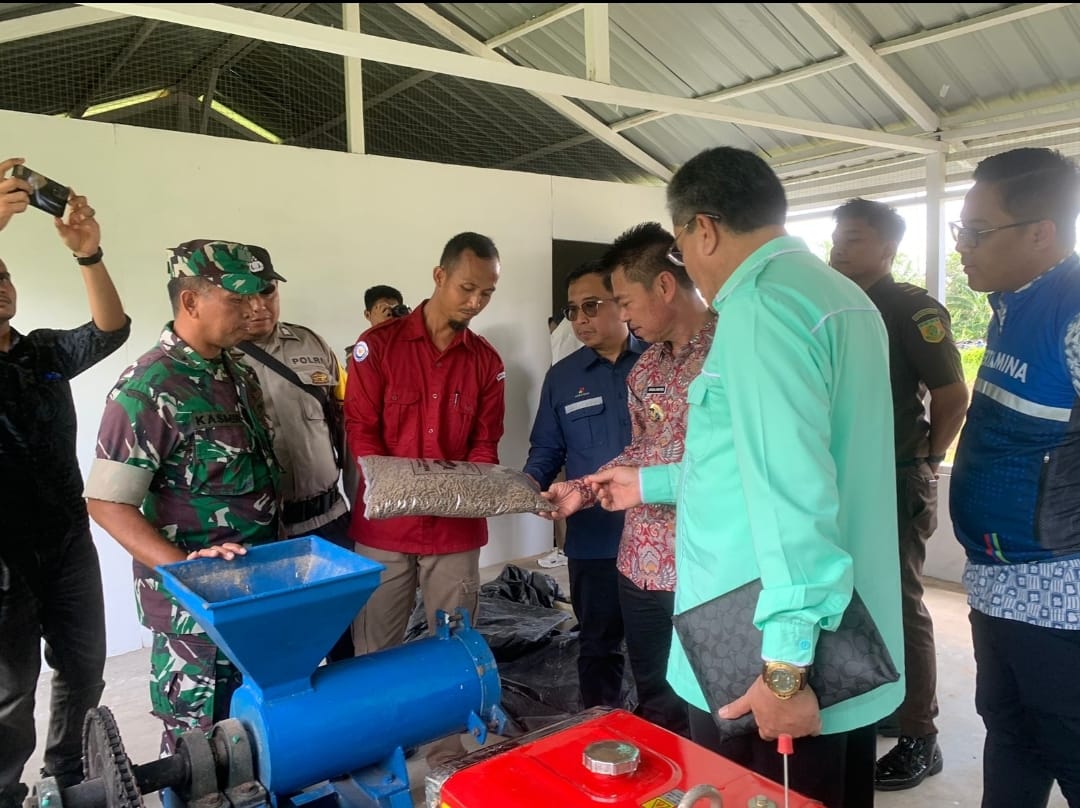 Bupati Rohil Launching Kampung Patin Parit Aman Binaan PT PHR dan Fakultas Perikanan UNRI