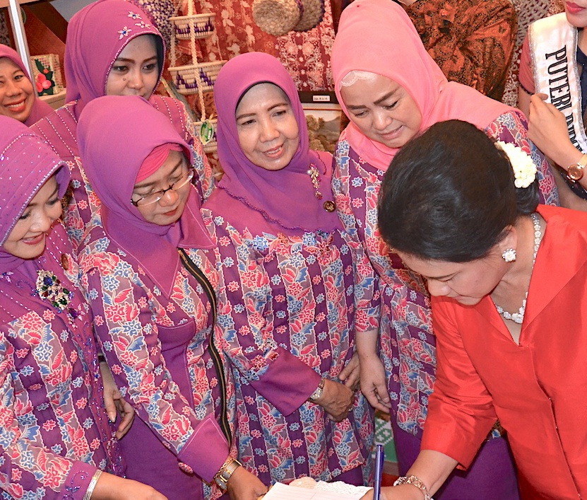  Ketua Dekranasda Prov Riau Hadiri Rakernas  dan Pameran Hut ke-36 Dekranas