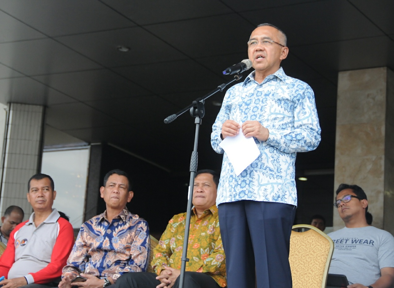 Hari Libur, Gubri dan Pejabat Riau Tetap Bekerja 
