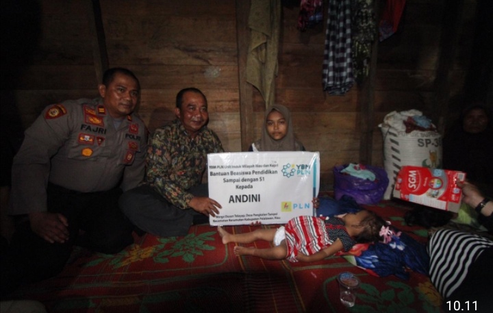 YBM PLN Berikan Bantuan Beasiswa Penddikan kepada Andini