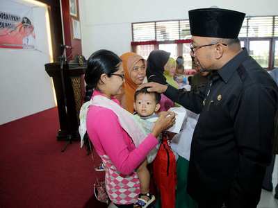 Langsung Diserahkan Walikota,  1.423 RTSM Terima Bantuan Tahap III