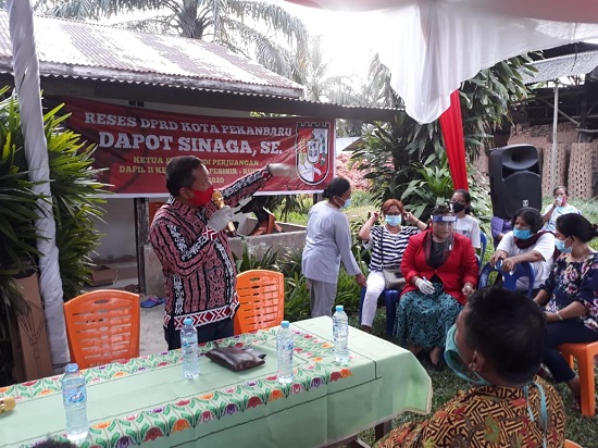 Dapot Sinaga Reses Di Muara Fajar Warga Minta Semenisasi Jalan.