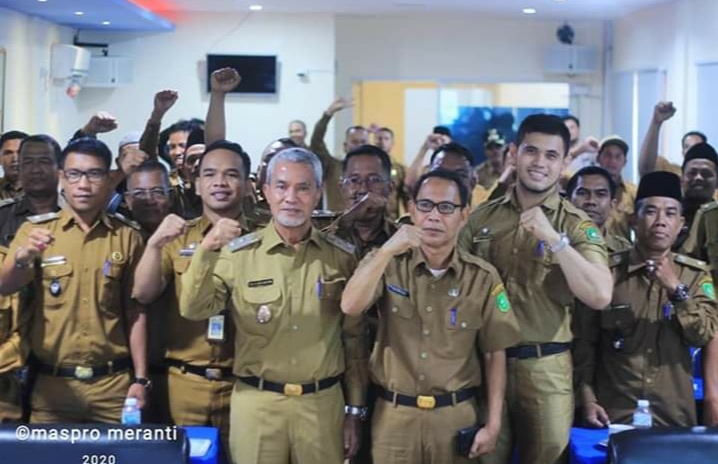 Buka Pelatihan Kades Se-Meranti, Wabup  : Siap Menerima Masukan,  Kades Realisasikan Program Strateg