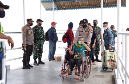Kendalikan Arus Mudik, Personil Gabungan Ops Ketupat 2022 Beri Pelayanan Maksimal