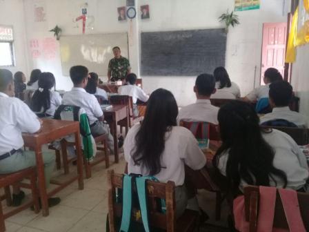 Satgas TMMD Kodim 0205/TK Ikut Mengajar Di SMA 
