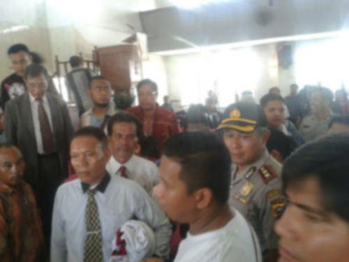 Terjadi Pekanbaru Distrik XXII Riau Jubah Pendeta Kepas Purba Robek Dianiaya Jemaat 
