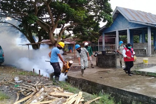PT SAI Lakukan Fogging Kawasan Pemukiman Warga Desa Luberti