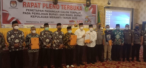 Asisten 1 Syamsuddin Hadiri Penetapan Bupati dan Wakil Bupati Terpilih H.M.Adil.SH dan H.Asmar 