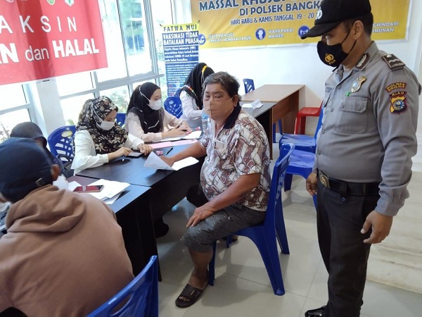 Hindari Penularan Covid-19, Polsek Bangko Laksanakan Vaksinasi Bagi Lansia