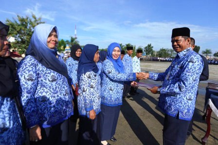 Peringatan HUT ke-44 Korpri, Pemkab Berikan Penghargaan Satya Lencana