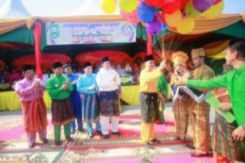 Lepas Pawai Ta'aruf MTQ Siak, Syamsuar Targetkan Masuk Tiga Besar Tingkat Provinsi Riau