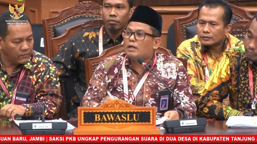 Bawaslu Riau Jelaskan Perkara Nasdem dan PDI Perjuangan Dalam Sidang MK.