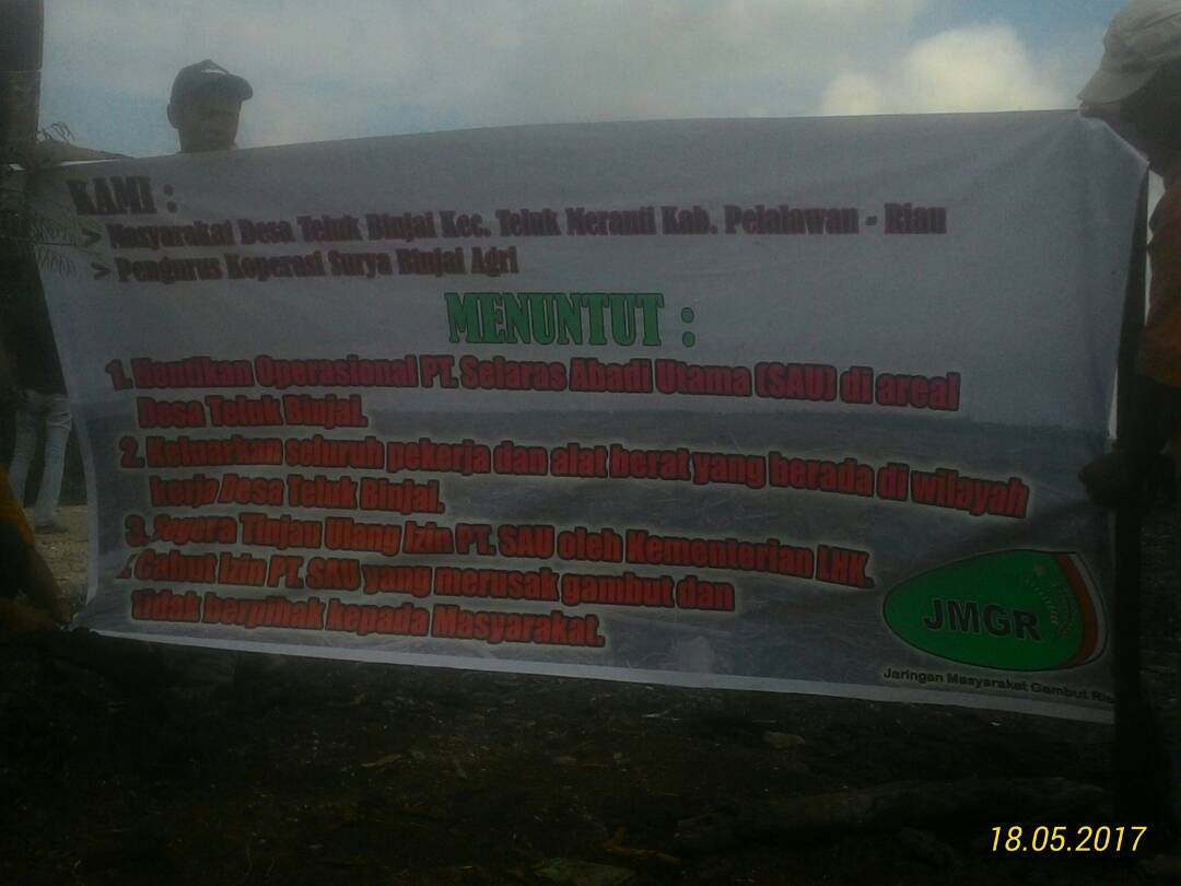 Kebrutalan Perusahaan April Group, Hadang Masyarakat Dengan Menyemprotkan Cairan 
