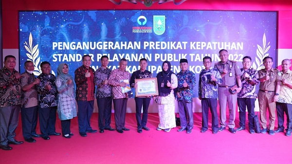 Dapat Nilai 84 dengan Zona Hijau, Pemkab Rohil Raih Penghargaan dari Ombudsman 