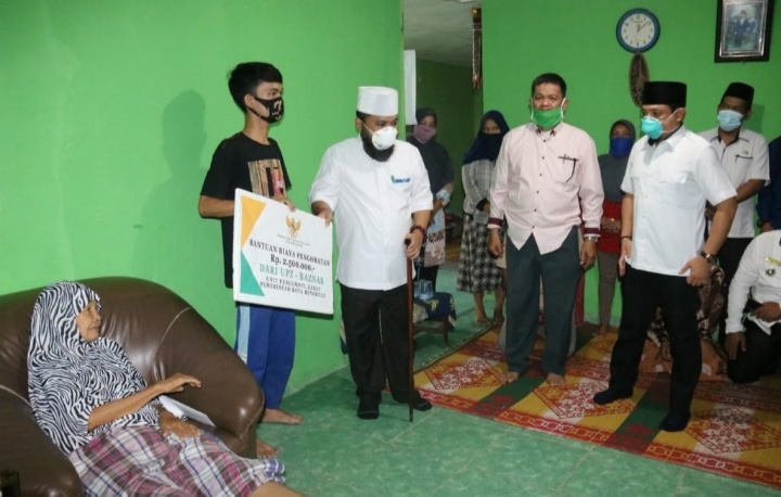 Besuk Warga Sakit Diabetes, Walikota Helmi Pastikan Perawatan Intensif Selama Penyembuhan