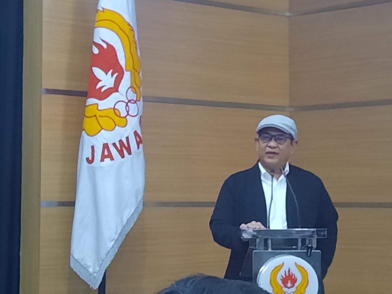 Ketum PWI Pusat Zulmansyah Sekedang Buka  Seminar PON : Gengsi atau Prestasi?