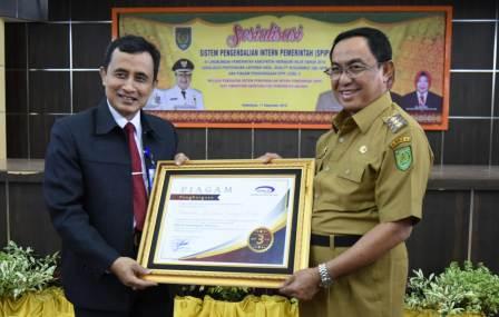 Bupati Inhil Hadiri Sosialisasi SPIP
