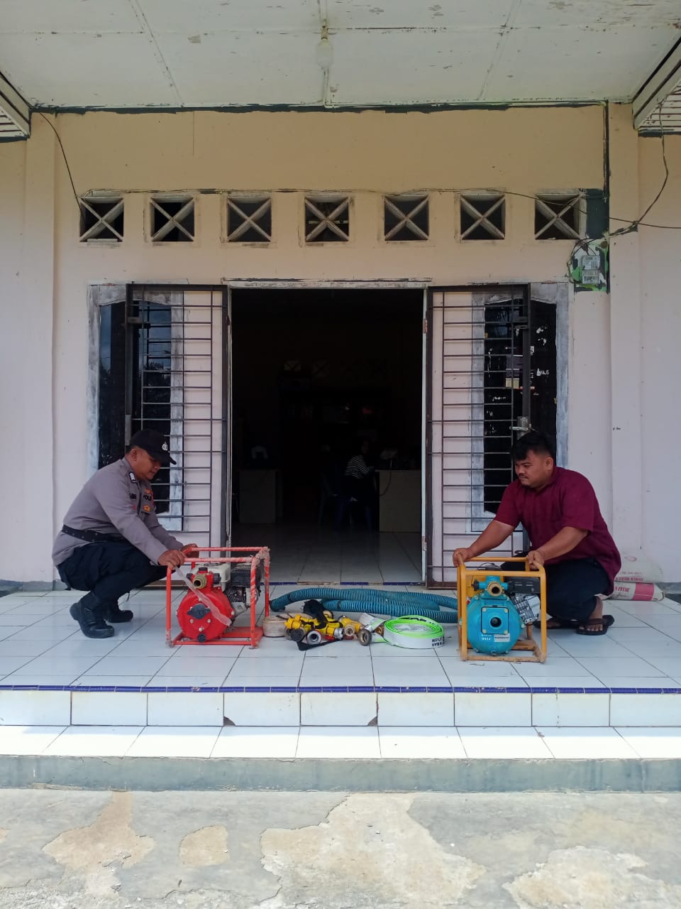 Antisipasi Karlahut, Kapolsek Simpang Kanan Cek Mesin Damkarlahut Disetiap Kepenghuluan