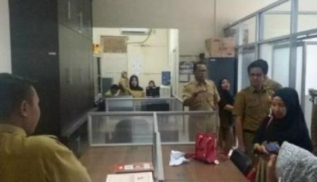 Kepala BKD Pelalawan Temukan Banyak Pegawai Honor Sekretariat Dewan Tidak Hadir 